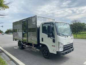 Xe Tải Isuzu 2.7 Tấn Thùng Kín QKR 270