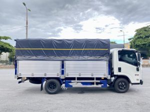 Xe Tải Isuzu QKR270 Thùng Bạt 2.7 Tấn